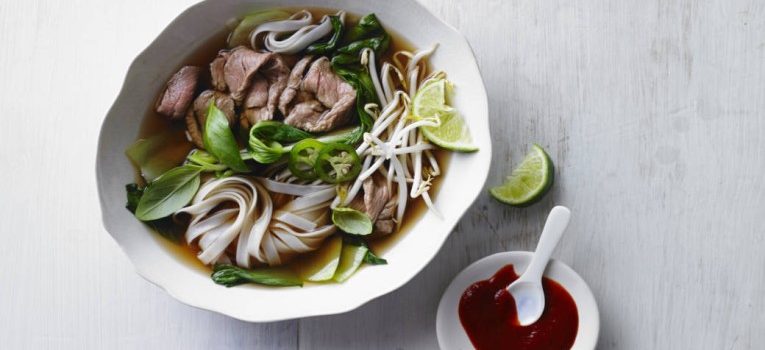 Vietnamesische Pho-Suppe